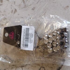 Glistening Gallery black choker